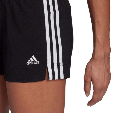 Spodenki damskie adidas Essentials Slim Shorts czarno-białe GM5523 Spodenki damskie adidas Essentials Slim Shorts czarno-białe GM5523