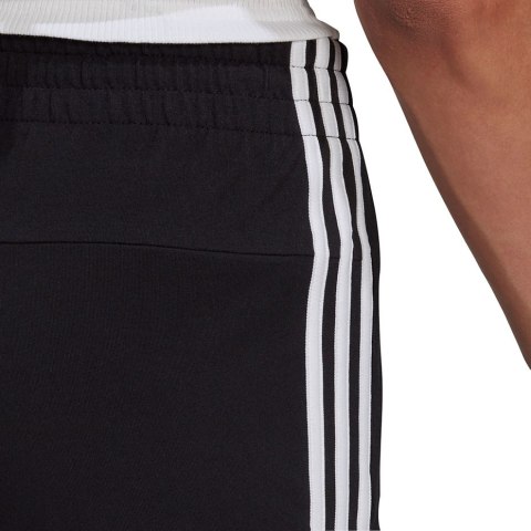 Spodenki damskie adidas Essentials Slim Shorts czarno-białe GM5523 Spodenki damskie adidas Essentials Slim Shorts czarno-białe GM5523