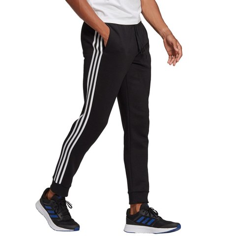 Spodnie męskie adidas Essentials Fleece czarne GK8821 Spodnie męskie adidas Essentials Fleece czarne GK8821