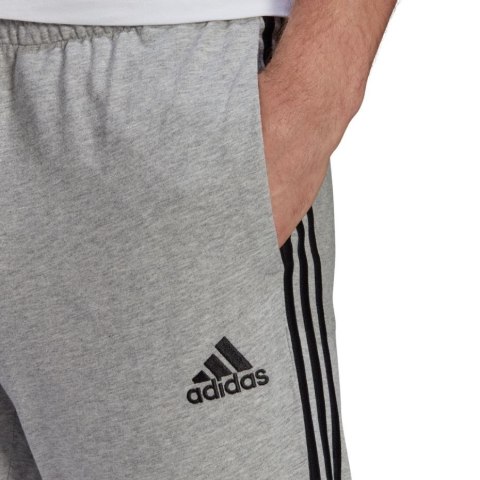 Spodnie męskie adidas Essentials Single szare GK8998 Spodnie męskie adidas Essentials Single szare GK8998