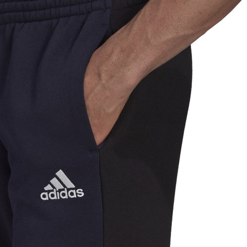 Spodnie męskie adidas Essentials Colorblock Fleece granatowe HK2884 Spodnie męskie adidas Essentials Colorblock Fleece granatowe HK2884