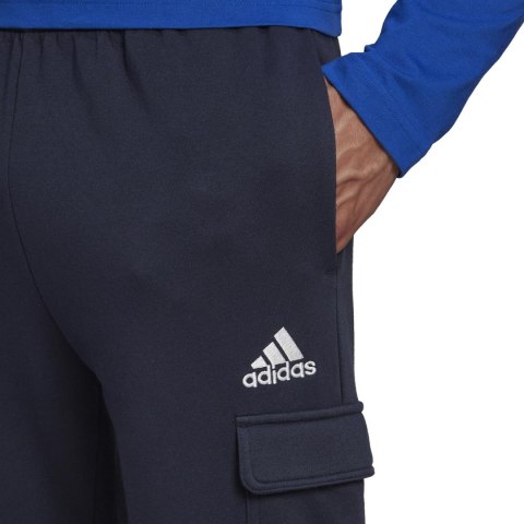 Spodnie męskie adidas Essentials Fleece Regular Tapered Cargo granatowe HL2232 Spodnie męskie adidas Essentials Fleece Regular Tapered Cargo granatowe HL2232
