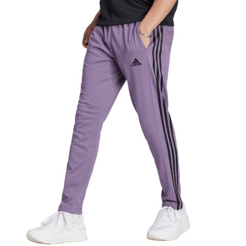 Spodnie męskie adidas Essentials Single Jersey Tapered Open Hem 3-Stripes fioletowe IJ8699 Spodnie męskie adidas Essentials Single Jersey Tapered Open Hem 3-Stripes fioletowe IJ8699