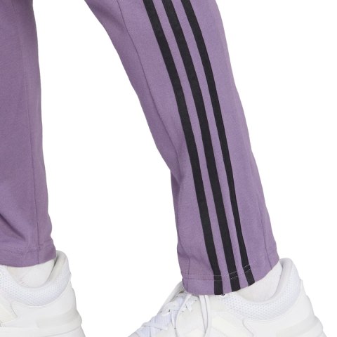 Spodnie męskie adidas Essentials Single Jersey Tapered Open Hem 3-Stripes fioletowe IJ8699 Spodnie męskie adidas Essentials Single Jersey Tapered Open Hem 3-Stripes fioletowe IJ8699