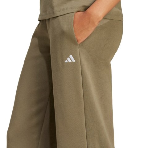 Spodnie damskie adidas Essentials Small Logo Feel Cozy oliwkowe JI6054 Spodnie damskie adidas Essentials Small Logo Feel Cozy oliwkowe JI6054