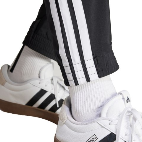 Spodnie męskie adidas Essentials 3-Stripes Woven czarne IM7841 Spodnie męskie adidas Essentials 3-Stripes Woven czarne IM7841
