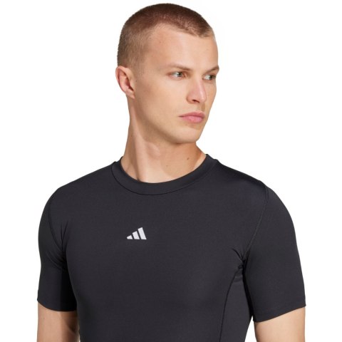 Koszulka męska adidas Techfit Short Sleeve Tee czarna JP4674 Koszulka męska adidas Techfit Short Sleeve Tee czarna JP4674