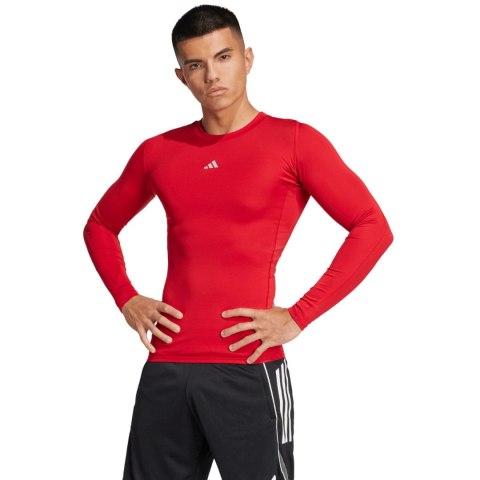 Koszulka męska adidas Techfit Long Sleeve Tee czerwona JP2926 Koszulka męska adidas Techfit Long Sleeve Tee czerwona JP2926