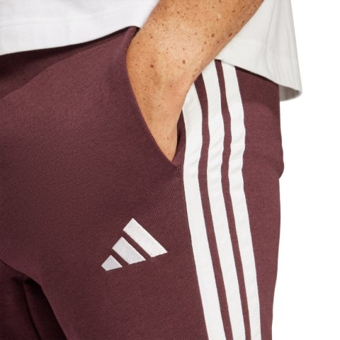 Spodnie męskie adidas Essentials 3-Stripes Fleece bordowe JD1853 Spodnie męskie adidas Essentials 3-Stripes Fleece bordowe JD1853