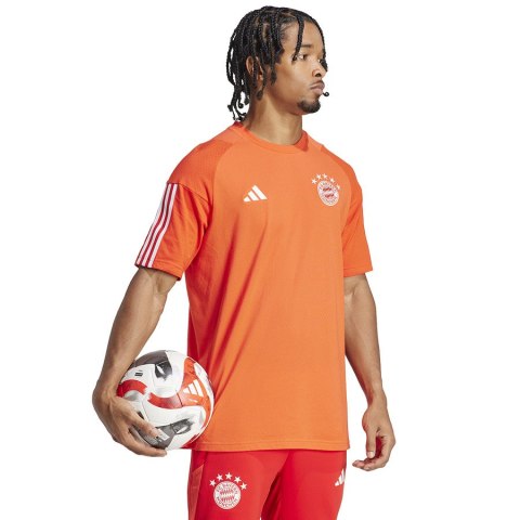 Koszulka adidas FC Bayern CO Tee IQ0601 Koszulka adidas FC Bayern CO Tee IQ0601