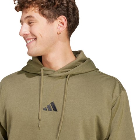 Bluza męska adidas Essentials Feelcozy Fleece oliwkowa JE3799 Bluza męska adidas Essentials Feelcozy Fleece oliwkowa JE3799