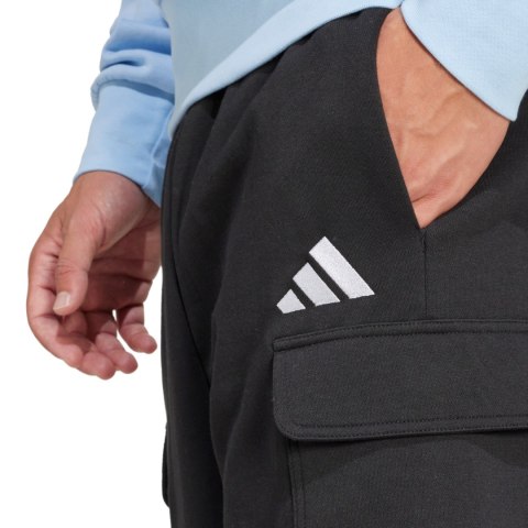 Spodenki męskie adidas Essentials Feelcozy Fleece Cargo czarne JE3869 Spodenki męskie adidas Essentials Feelcozy Fleece Cargo czarne JE3869