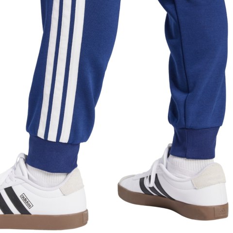 Spodnie męskie adidas Essentials 3-Stripes Fleece niebieskie JD1859 Spodnie męskie adidas Essentials 3-Stripes Fleece niebieskie JD1859